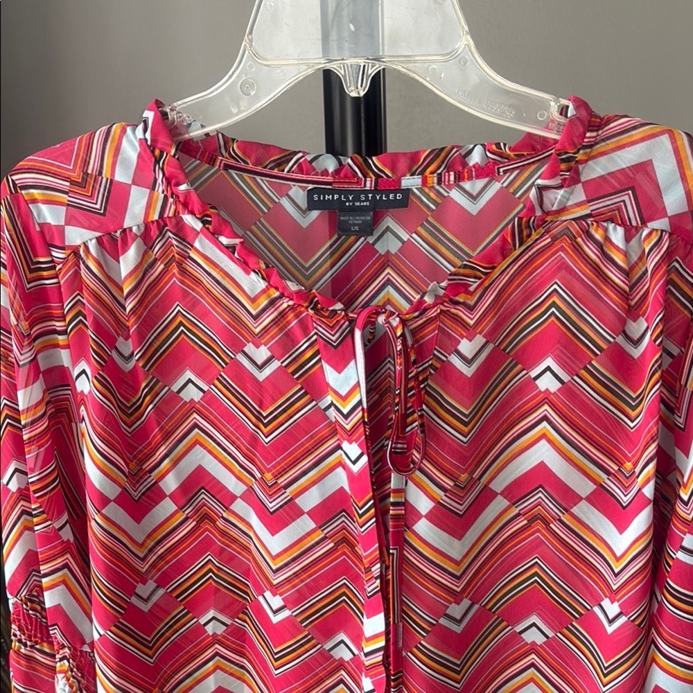 Simply Styled Pink Chevron Geometric Ruffle Tie Neck Blouse Large - Picture 4 of 8
